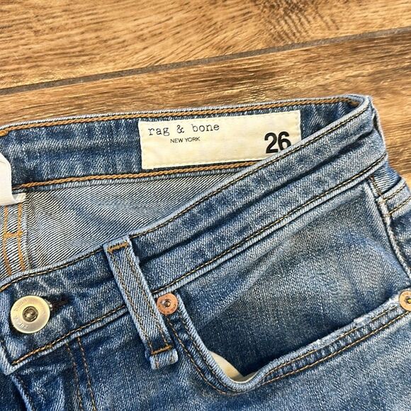 ✨ Rag’n’Bone DRE Low Rise Slim Boyfriend Jeans - Distressed Medium Wash, Size 26 - Picture 3 of 5